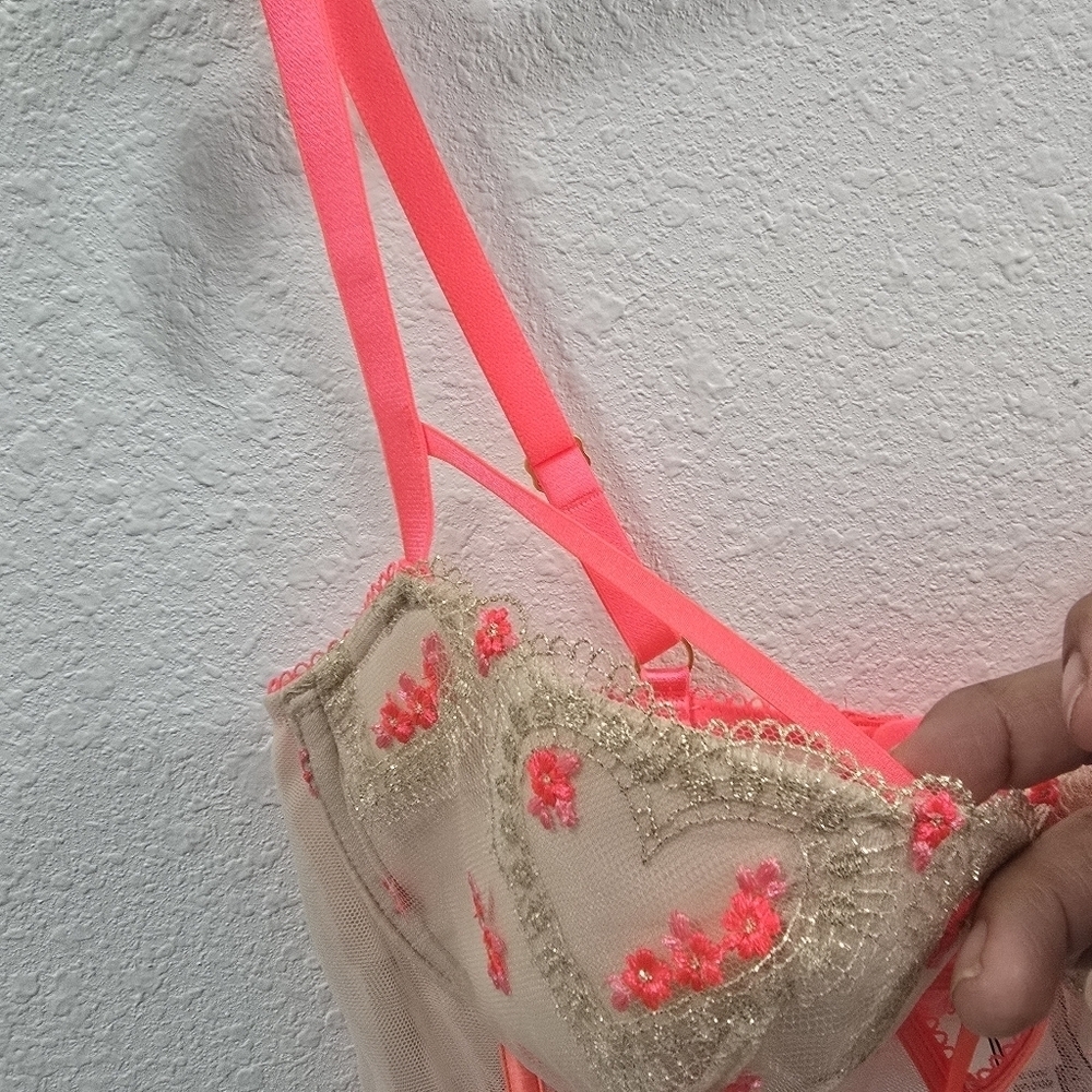 Victoria's Secret Bra Dream Angels Lightly-Lined Hert- Embrifery Size 34DD - Picture 8 of 15